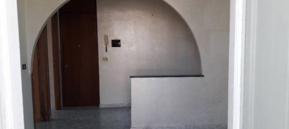 4 rooms Apartment in Palermo, Italy No. 253180 2