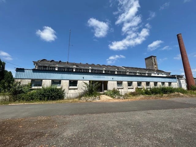 Oficina en Hommes, France 3000 m² No. 262537