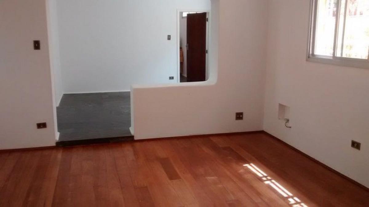 Casa de 4 dormitorios en Sao Paulo, Brazil No. 487537