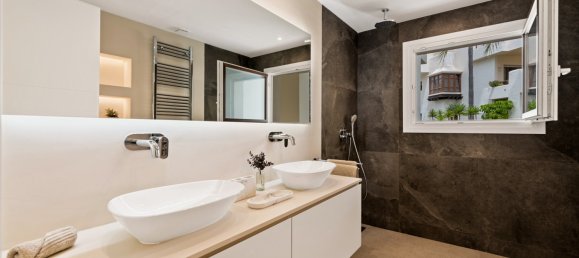 4 bedrooms Apartment in Estepona, Spain No. 4626 10