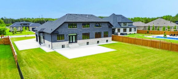 4 bedrooms House in Clarington, Canada No. 649 4