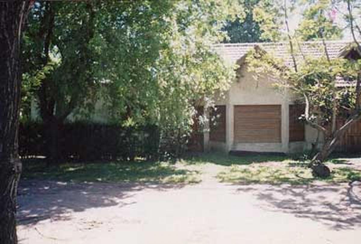 3 bedrooms House in Almirante Brown, Argentina No. 76165