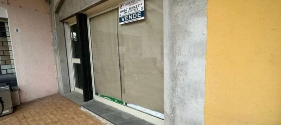 59m² Commercial property in Davoli, Italy No. 104204 3