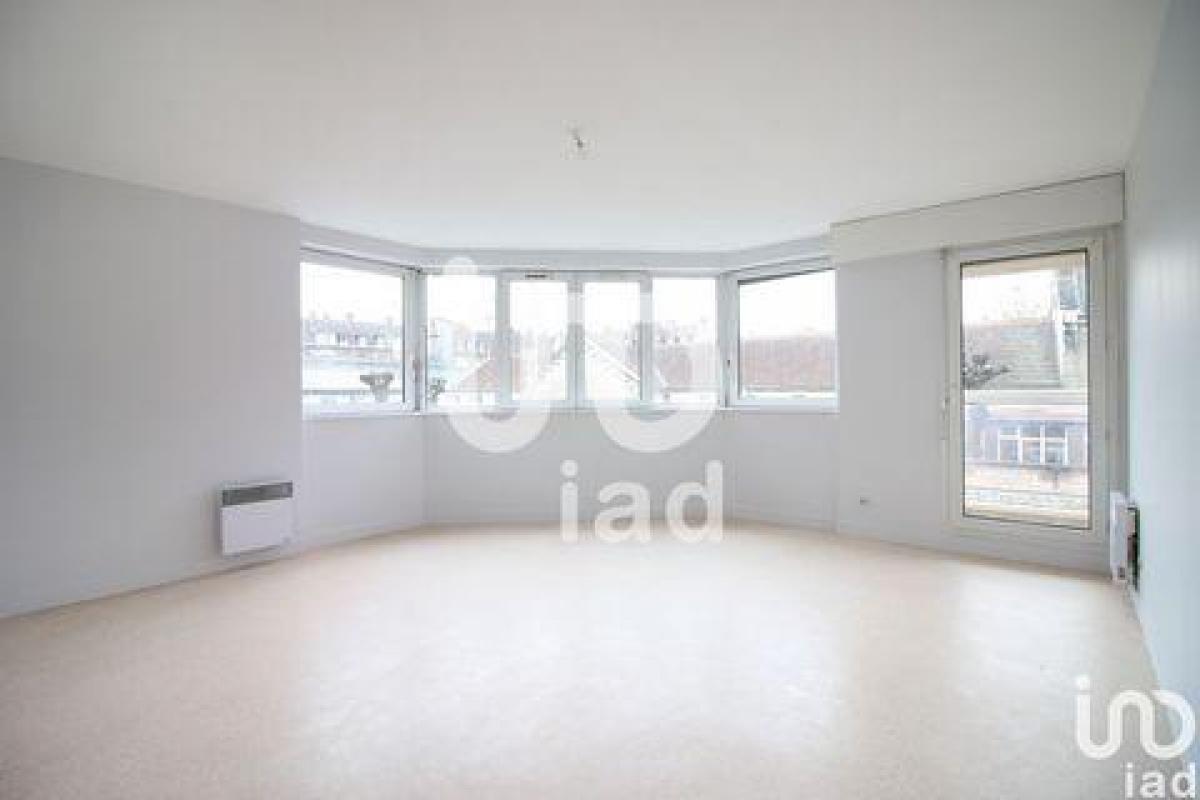 شقة 2 غرف نوم  في Creil, France رقم 13656