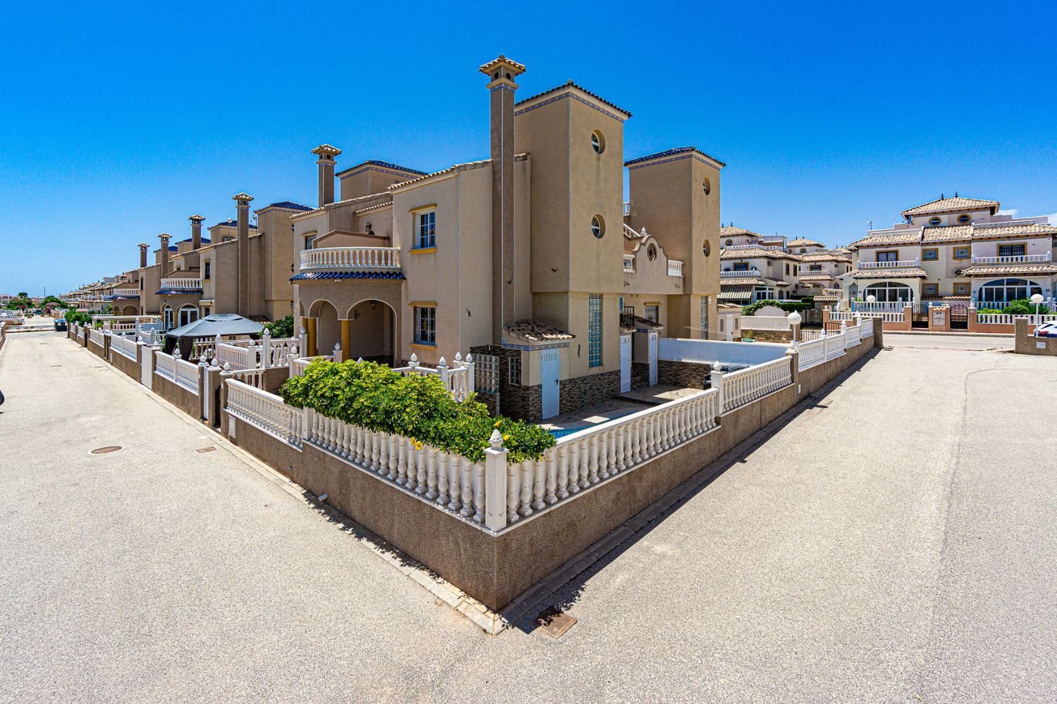 3 Schlafzimmer Haus in Alicante, Spain, Nr. 142207