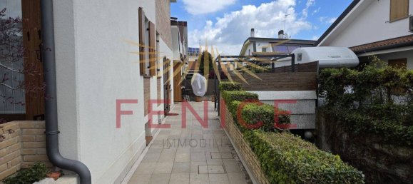 4 bedrooms House in Montebelluna, Italy No. 323274 7