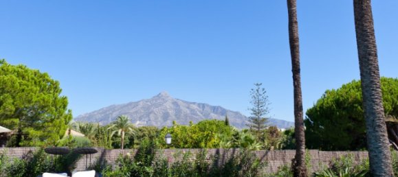 4 bedrooms Villa in Marbella, Spain No. 9909 10