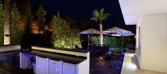 4 bedrooms Villa in Marbella, Spain No. 9909 2