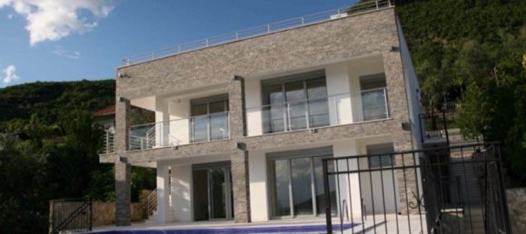 4 bedrooms Commercial property in Herceg Novi, Montenegro No. 149 2