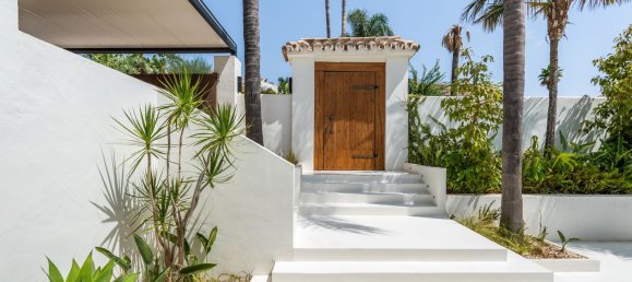 5 bedrooms Villa in Marbella, Spain No. 109038 12