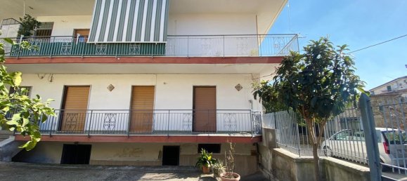 Casa de 5 habitaciónes en Brusciano, Italy No. 94467 3