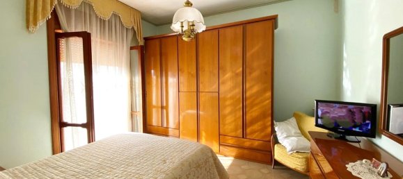 Casa de 5 habitaciónes en Brusciano, Italy No. 94467 16