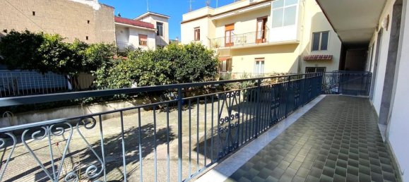 Casa de 5 habitaciónes en Brusciano, Italy No. 94467 39