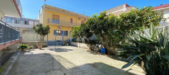 Casa de 5 habitaciónes en Brusciano, Italy No. 94467 49