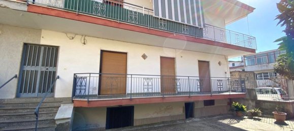 Casa de 5 habitaciónes en Brusciano, Italy No. 94467 2