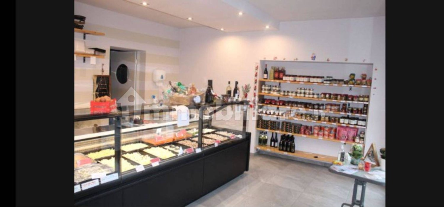 Коммерческая недвижимость с 3 комнатами в Комо, Италия № 254602