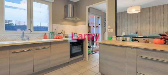 3 bedrooms House in La Bassee, France No. 218259 3