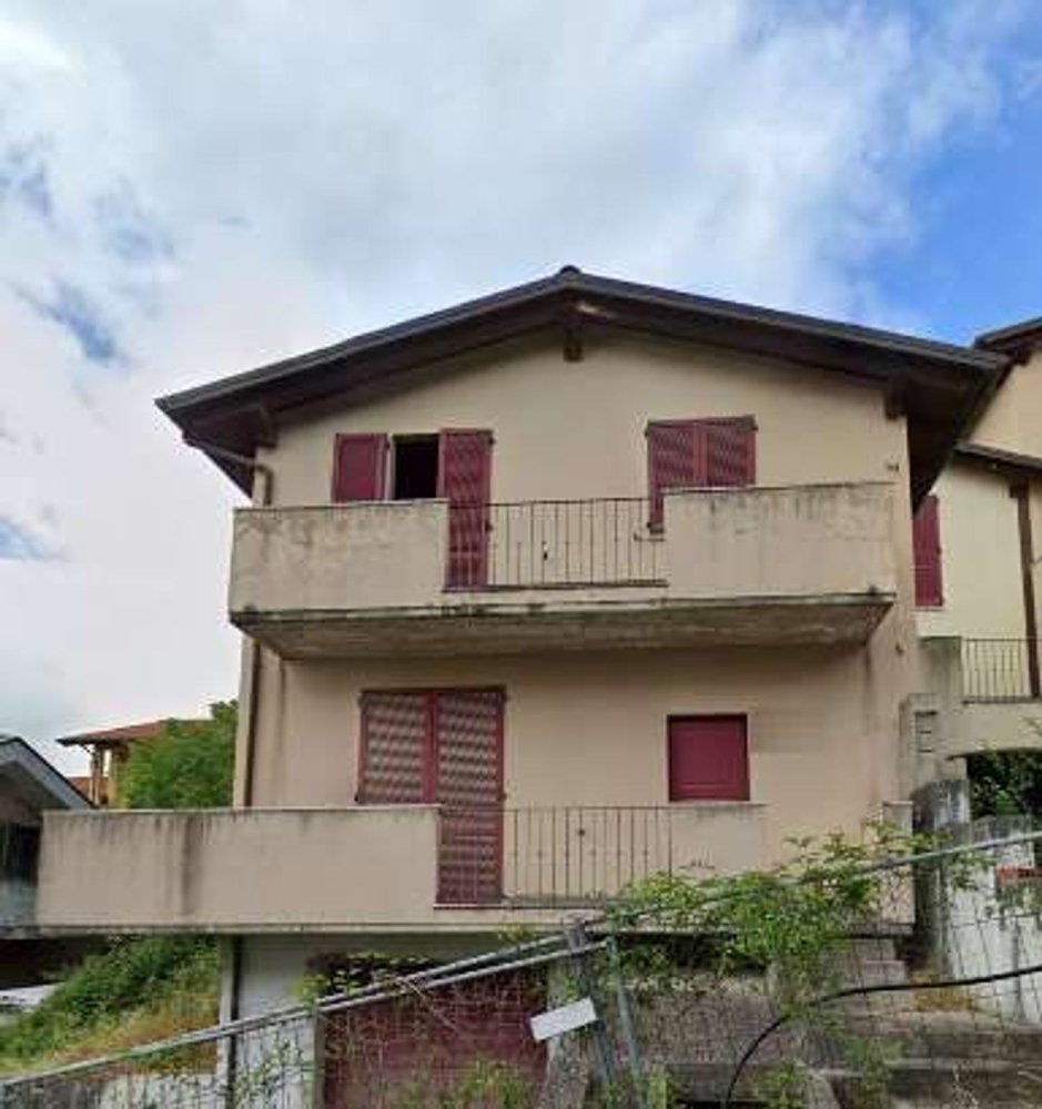 5 bedrooms Apartment in Fossombrone, Italy No. 399135