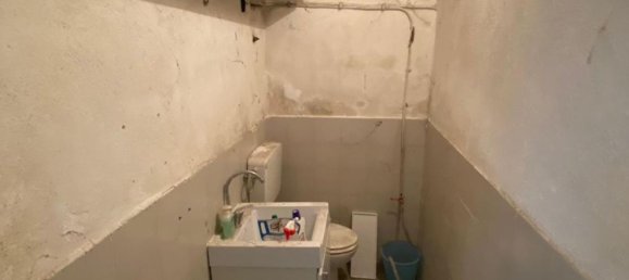 527m² Commercial property in Naples, Italy No. 349401 16