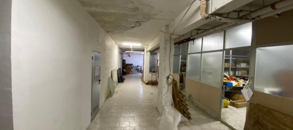 527m² Commercial property in Naples, Italy No. 349401 12