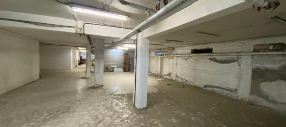 527m² Commercial property in Naples, Italy No. 349401 5