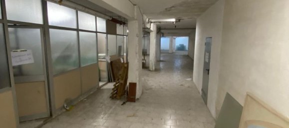 527m² Commercial property in Naples, Italy No. 349401 11