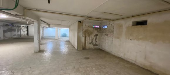 527m² Commercial property in Naples, Italy No. 349401 2