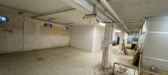 527m² Commercial property in Naples, Italy No. 349401 7