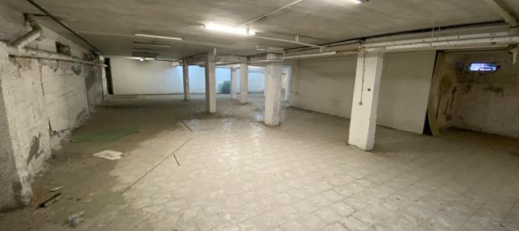 527m² Commercial property in Naples, Italy No. 349401 8