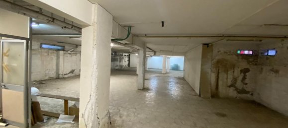 527m² Commercial property in Naples, Italy No. 349401 10