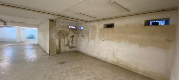 527m² Commercial property in Naples, Italy No. 349401 6