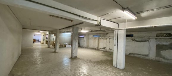 527m² Commercial property in Naples, Italy No. 349401 9