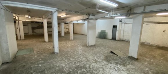 527m² Commercial property in Naples, Italy No. 349401 4