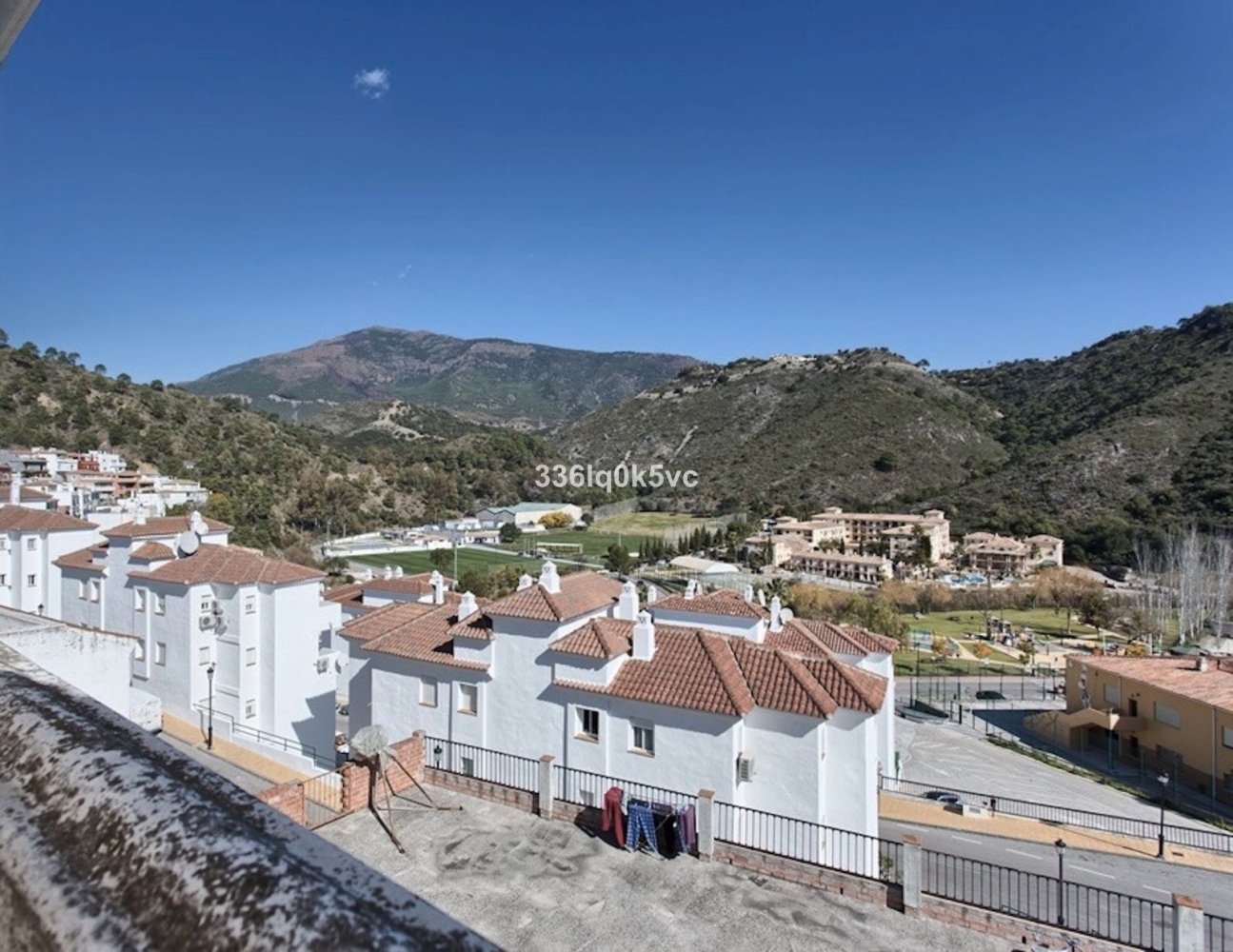 3 bedrooms Townhouse in Benahavis, Spain No. 166439