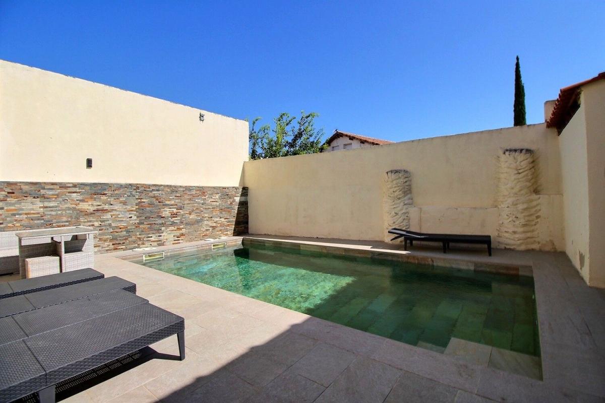 5 bedrooms House in Marseille, France No. 293024