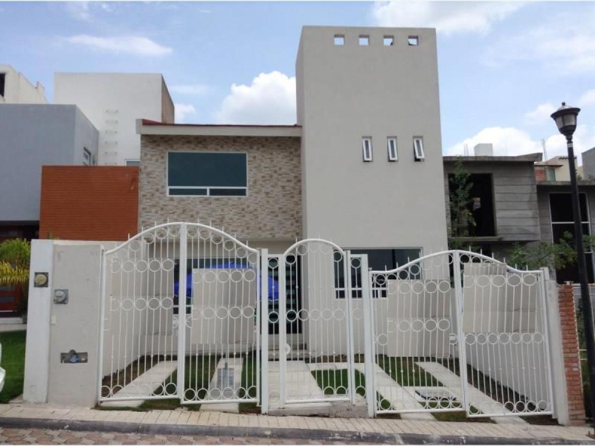 Casa de 4 dormitorios en Querétaro, Mexico No. 170180