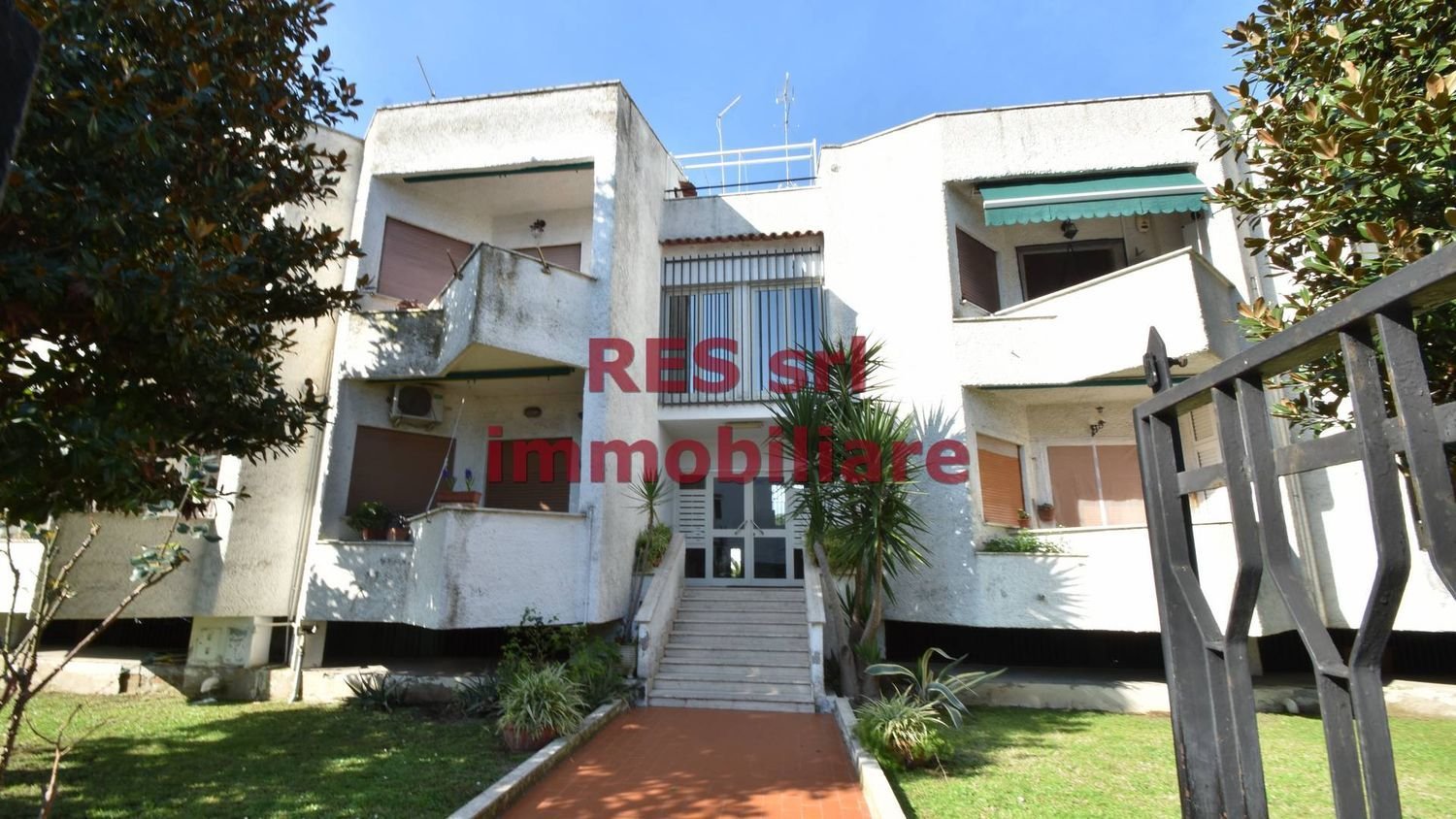 Квартира с 2 комнатами в Черветери, Италия № 107458