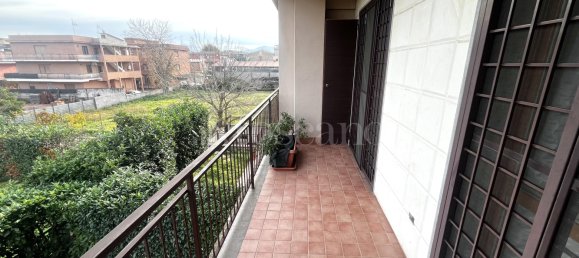 4-salle Appartement à Rome, Italy No. 203928 9