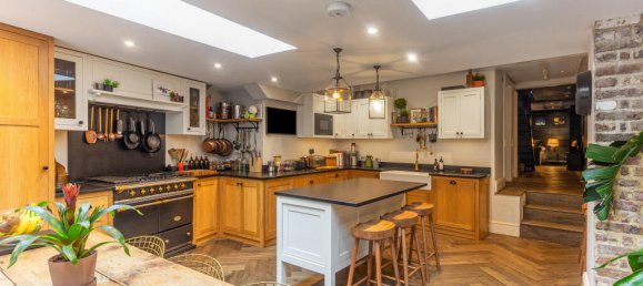 6 bedrooms House in London, United Kingdom No. 14141 9