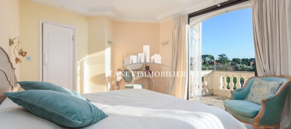 5 bedrooms Villa in Antibes, France No. 191975 3