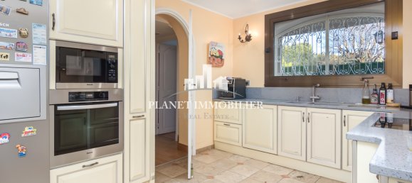 5 bedrooms Villa in Antibes, France No. 191975 7