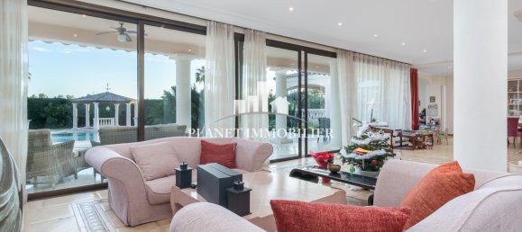 5 bedrooms Villa in Antibes, France No. 191975 11