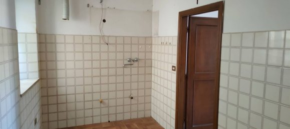 5 rooms Apartment in Castiglione d'Orcia, Italy No. 60896 10