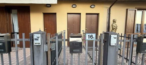 3 rooms Apartment in Viadanica, Italy No. 64750 2