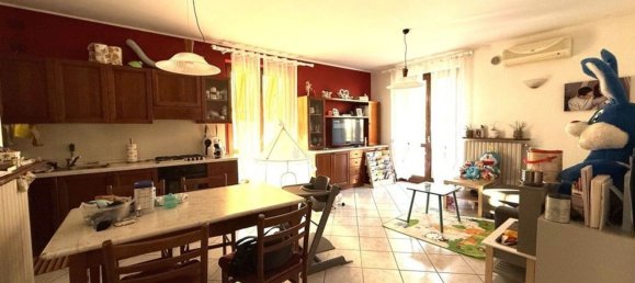 3 rooms Apartment in Viadanica, Italy No. 64750 4