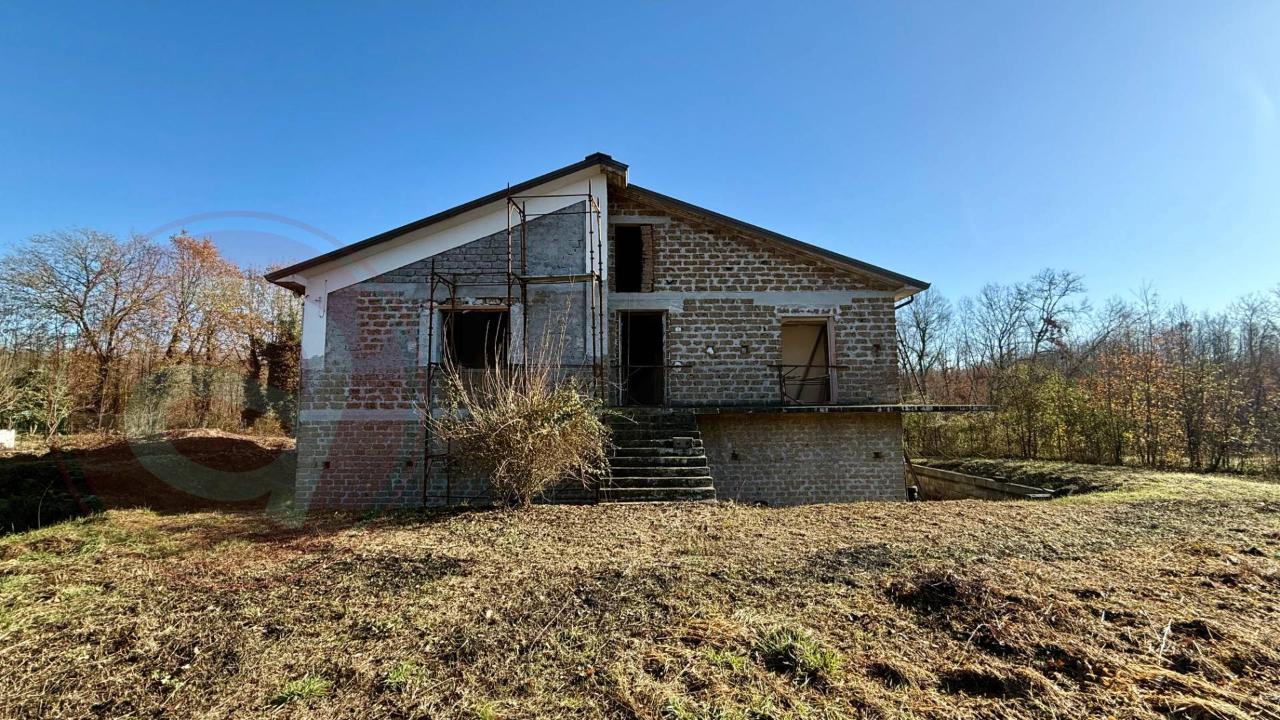 10 rooms House in Colfelice, Italy No. 73907