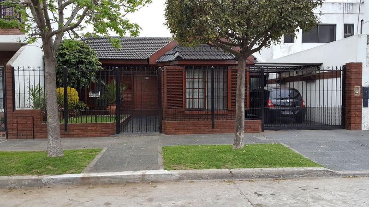 3 bedrooms House in Moron, Argentina No. 79662