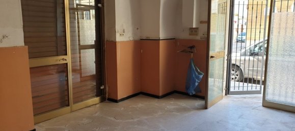 2 rooms Commercial property in Foggia, Italy No. 164634 3