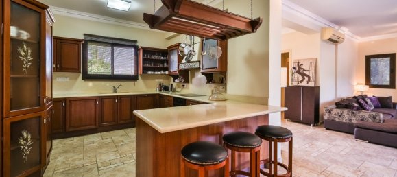 4 bedrooms House in Chloraka, Cyprus No. 9789 7