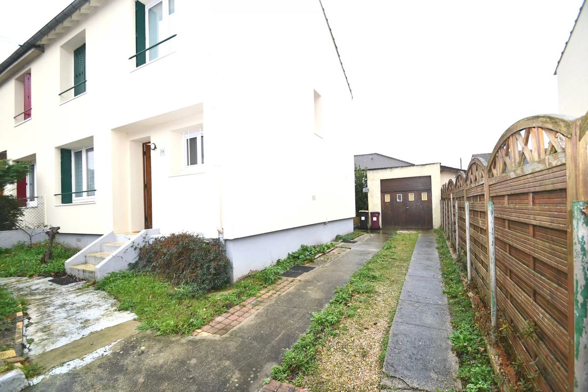 Дом с 3 спальнями в Ливри-Гарган, Франция № 188826